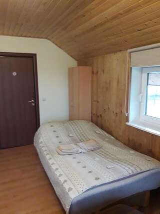 Хостелы Ginto nakvynės namai Вильнюс Двухместный номер с 1 кроватью или 2 отдельными кроватями, общая ванная комната-5