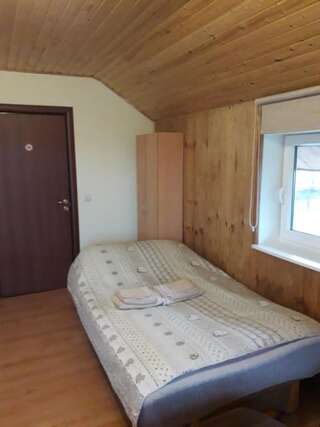 Хостелы Ginto nakvynės namai Вильнюс Двухместный номер с 1 кроватью или 2 отдельными кроватями, общая ванная комната-11